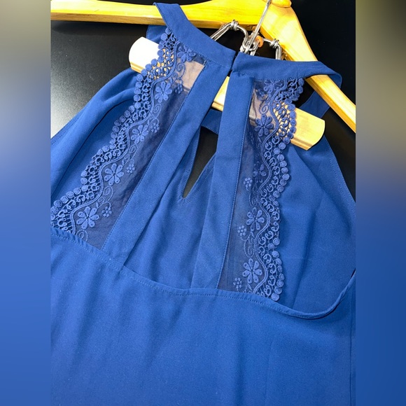 Naked Zebra Blue Top with Keyhole in front & Lace Back Size Medium EUC - Picture 5 of 6